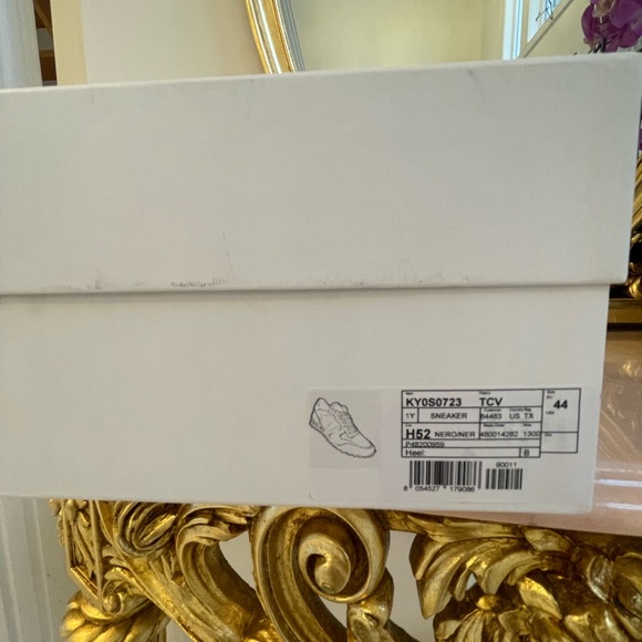 Men’s Valentino Rockrunner Sneakers - Picture 8 of 10